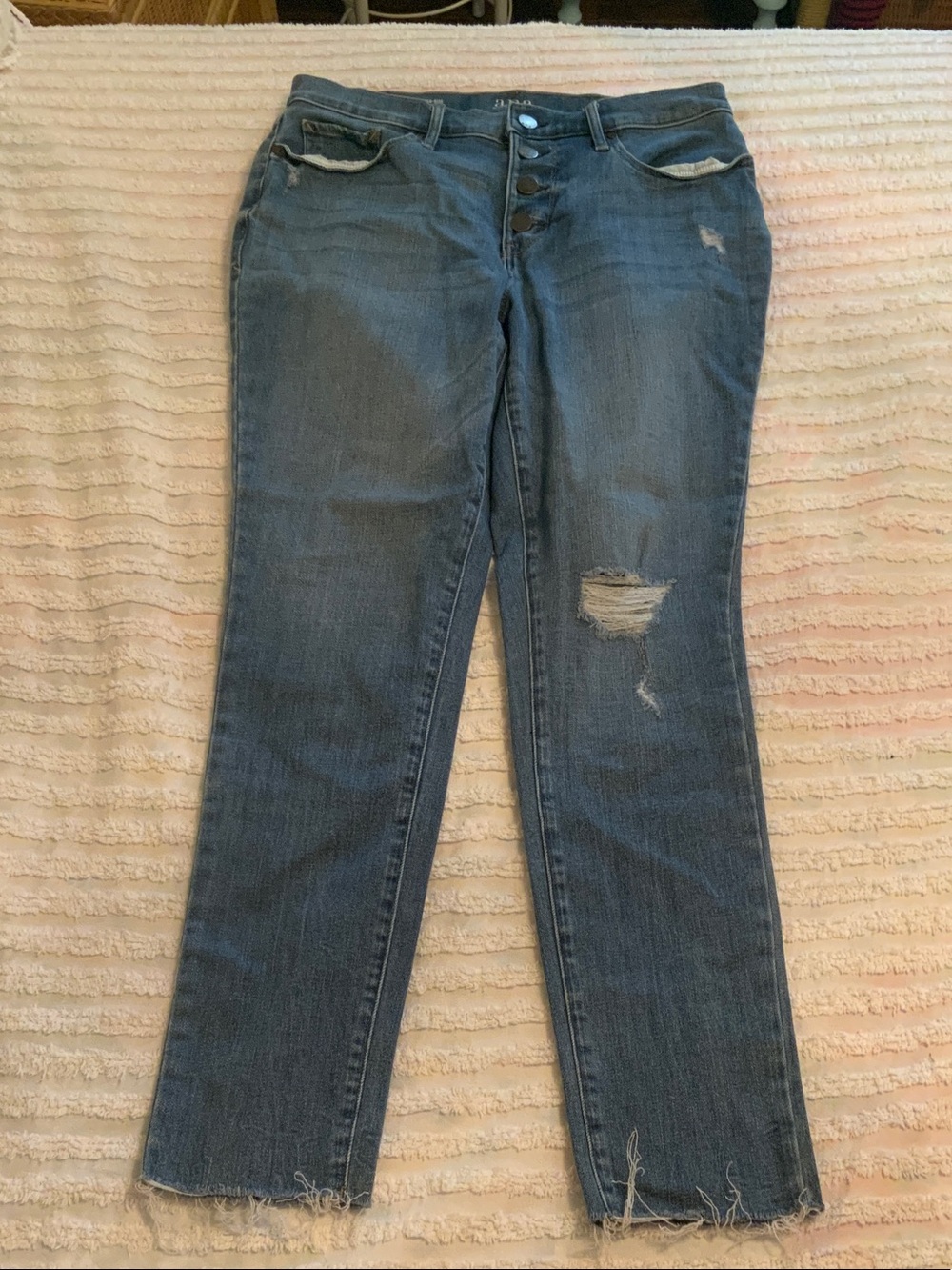 a.n.a Women's High Rise Straight Skinny Jeans with Distressed Detailing